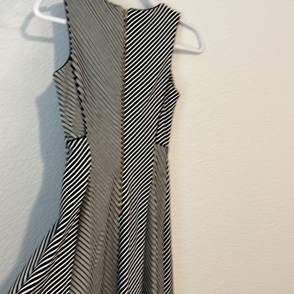 Banana Republic Black & White Fit & Flare Piped Mixed Stripe Dress Sz0P - Picture 6 of 8